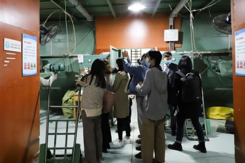六大媒體齊聚蘭帛杭州工廠 揭秘一條五星級酒店羽絨被的前世今生